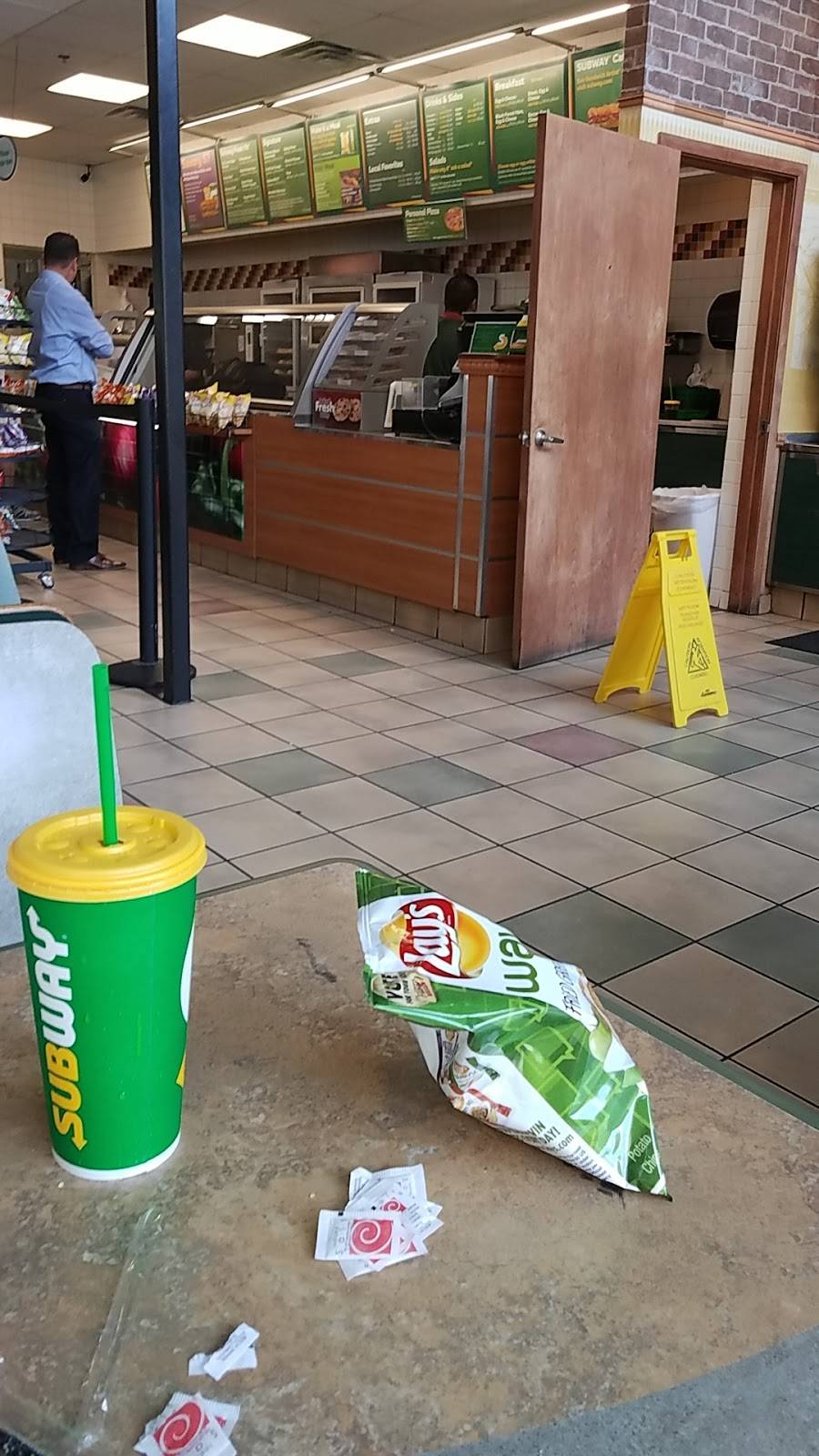 Subway | meal takeaway | 100 Throckmorton St Suite 180, Fort Worth, TX 76102, USA | 8176980540 OR +1 817-698-0540