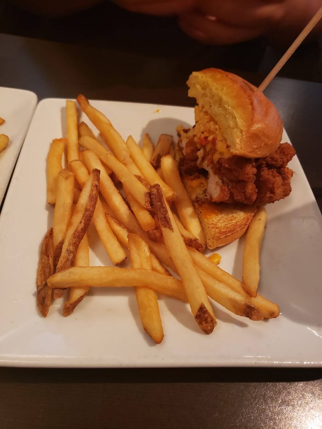 Ruby Tuesday | restaurant | 585 7th Ave, New York, NY 10036, USA | 2123823898 OR +1 212-382-3898