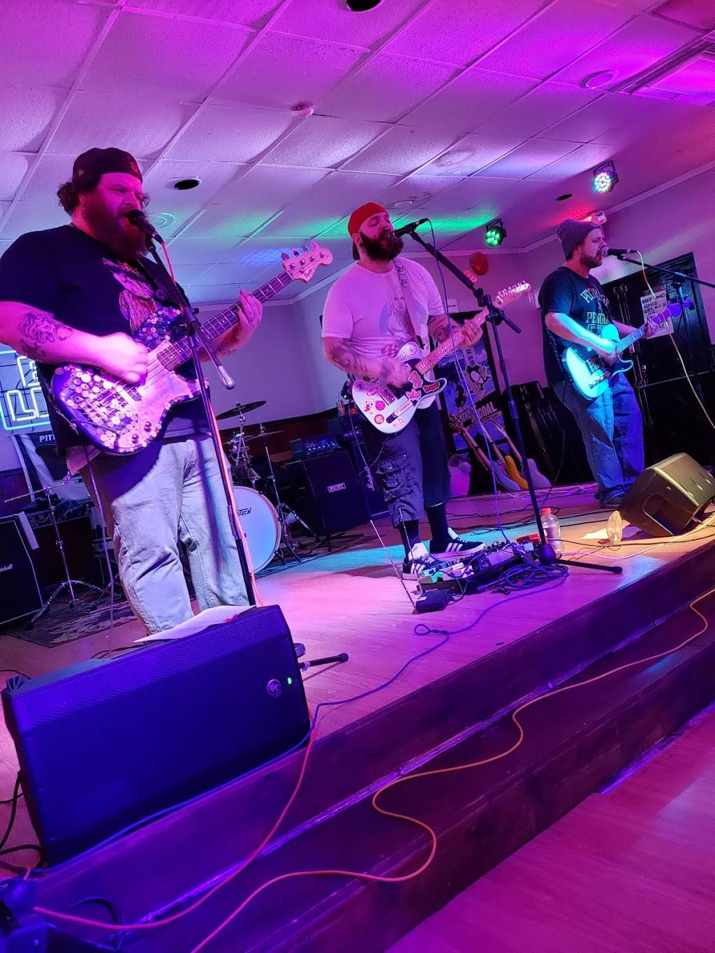 The Sports Page Bar & Grill | restaurant | 300 Tarentum Bridge Rd, New Kensington, PA 15068, USA | 7243359171 OR +1 724-335-9171