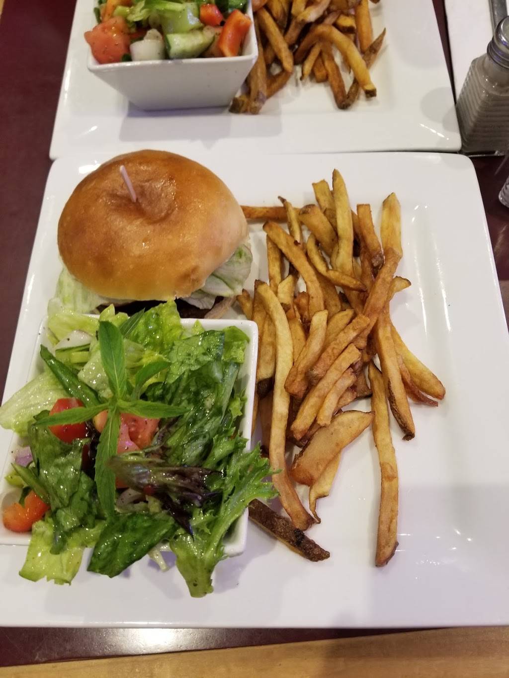 Moes World Famous Newport Restaurant & Donna’s Express | restaurant | 322 Churchill Ave N, Ottawa, ON K1Z 5B9, Canada | 6137229998 OR +1 613-722-9998