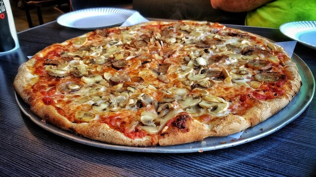 Broadway Pizzeria | restaurant | 2411, 616 N Broadway, White Plains, NY 10603, USA | 9144286218 OR +1 914-428-6218