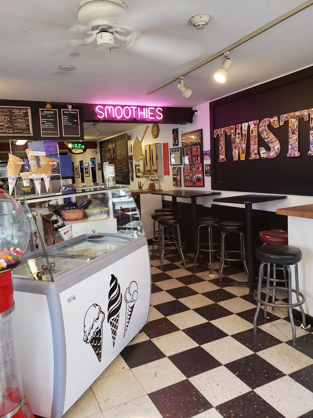 Twisted Pizza Subs And Ice Cream | restaurant | 293 Commercial St, Provincetown, MA 02657, USA | 5084876973 OR +1 508-487-6973