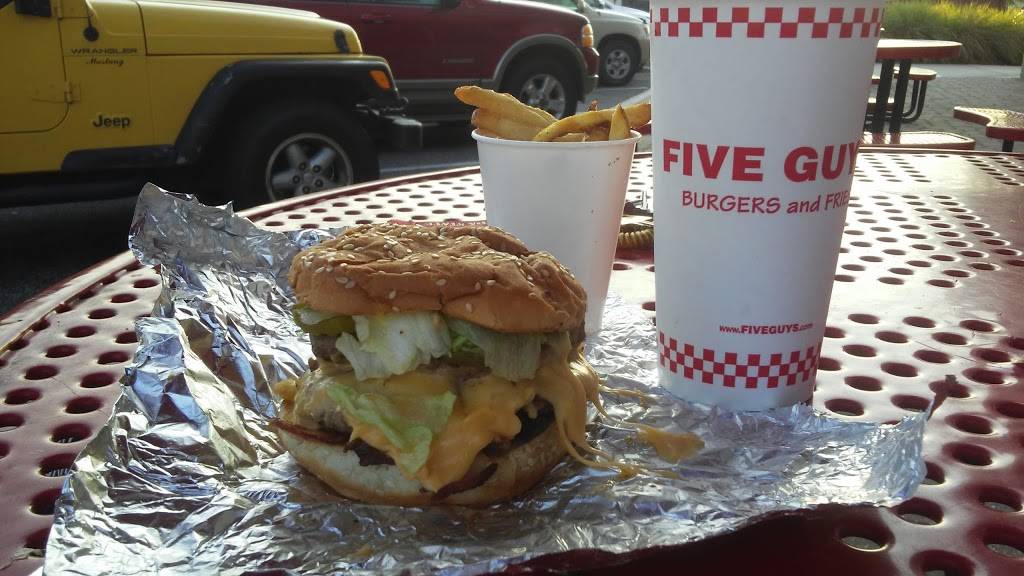 Five Guys | meal takeaway | 9630 Applecross Rd, Jacksonville, FL 32222, USA | 9045730900 OR +1 904-573-0900