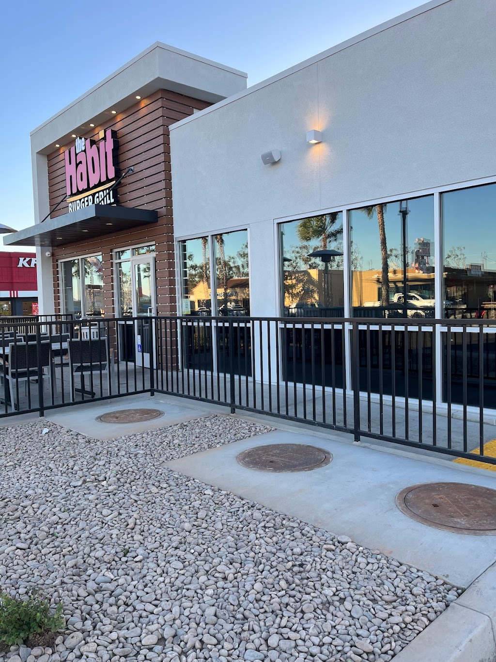 The Habit Burger Grill | restaurant | 9750 Sierra Ave., Fontana, CA 92335, USA | 8407881001 OR +1 840-788-1001