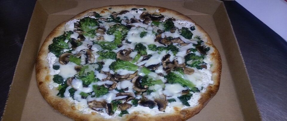 Royal Pizza | meal delivery | 299-7 Hawkins Ave, Lake Ronkonkoma, NY 11779, United States | 6316152210 OR +1 631-615-2210