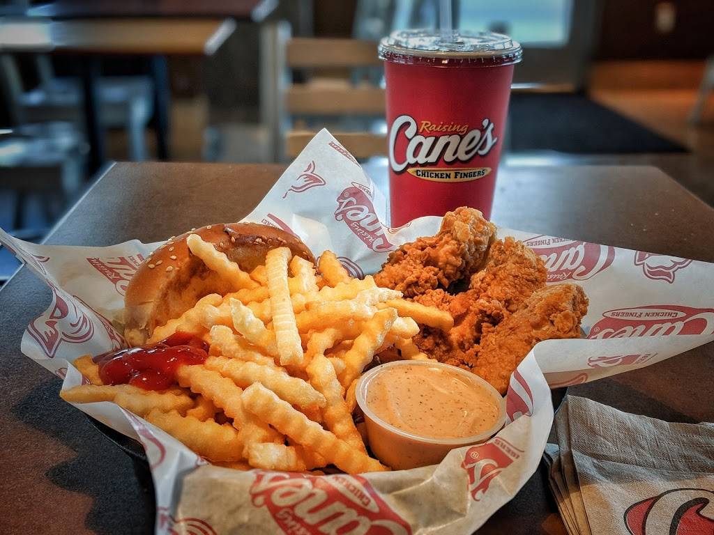 Raising Canes Chicken Fingers | meal takeaway | 2015 Shepherd Dr, Houston, TX 77007, USA | 7138616403 OR +1 713-861-6403