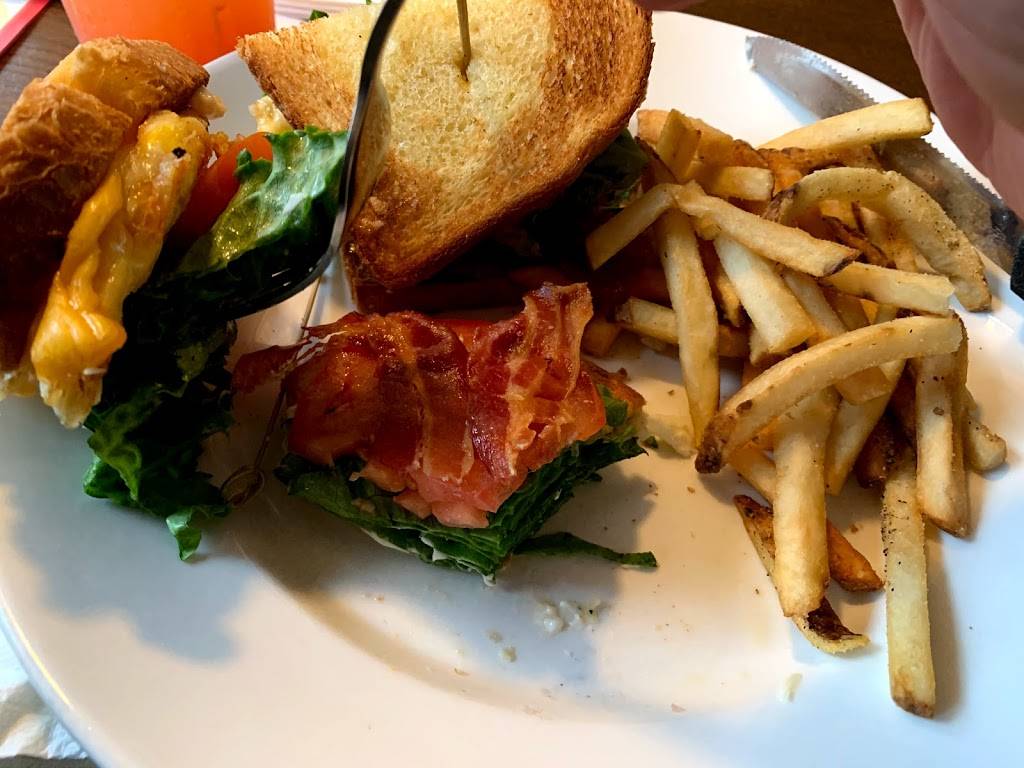 TGI Fridays | restaurant | 13499 US-41, Fort Myers, FL 33907, USA | 2394892401 OR +1 239-489-2401