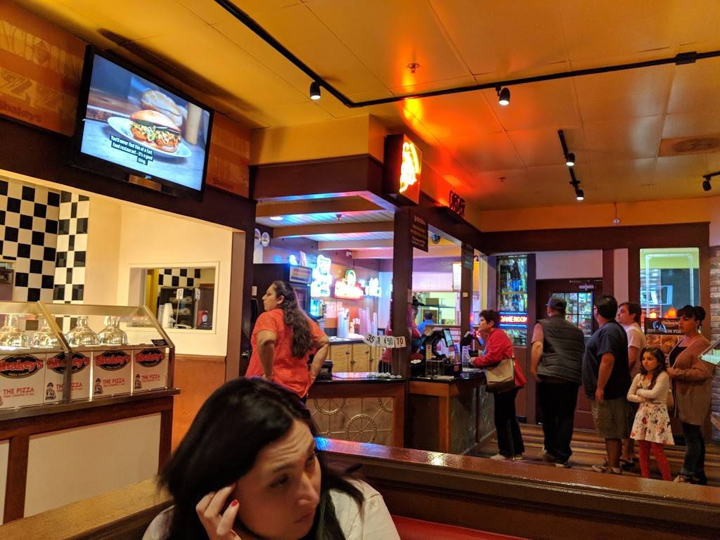 Shakeys Pizza Parlor | restaurant | 1027 S Harbor Blvd, Anaheim, CA 92805, USA | 7145330442 OR +1 714-533-0442