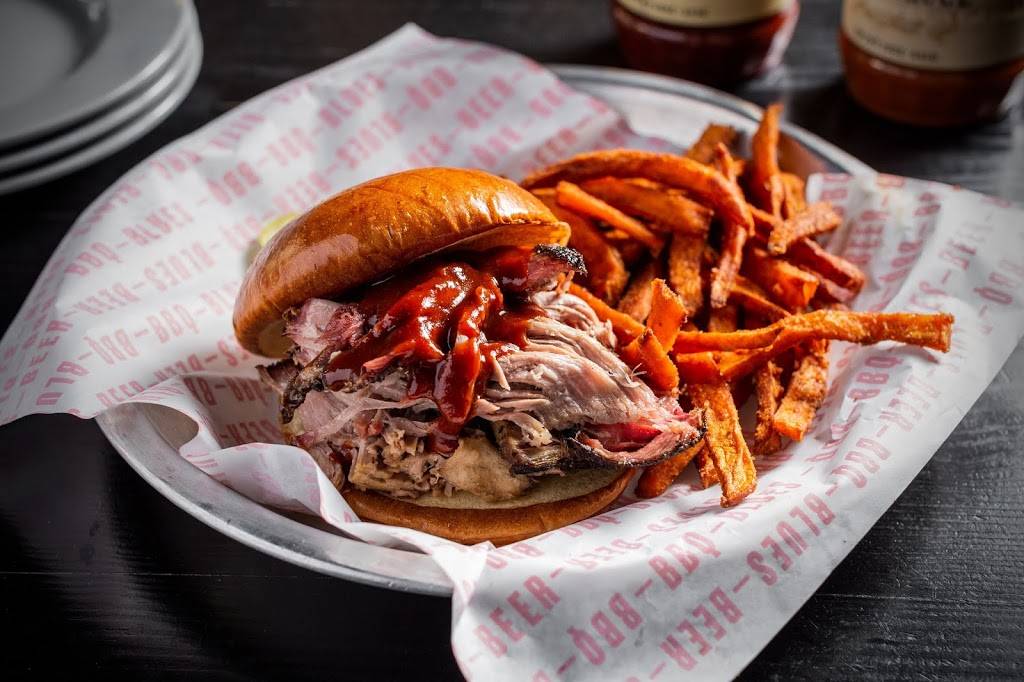 Smoke Daddy BBQ - Wrigleyville | restaurant | 3636 N Clark St, Chicago, IL 60613, USA | 7732272583 OR +1 773-227-2583