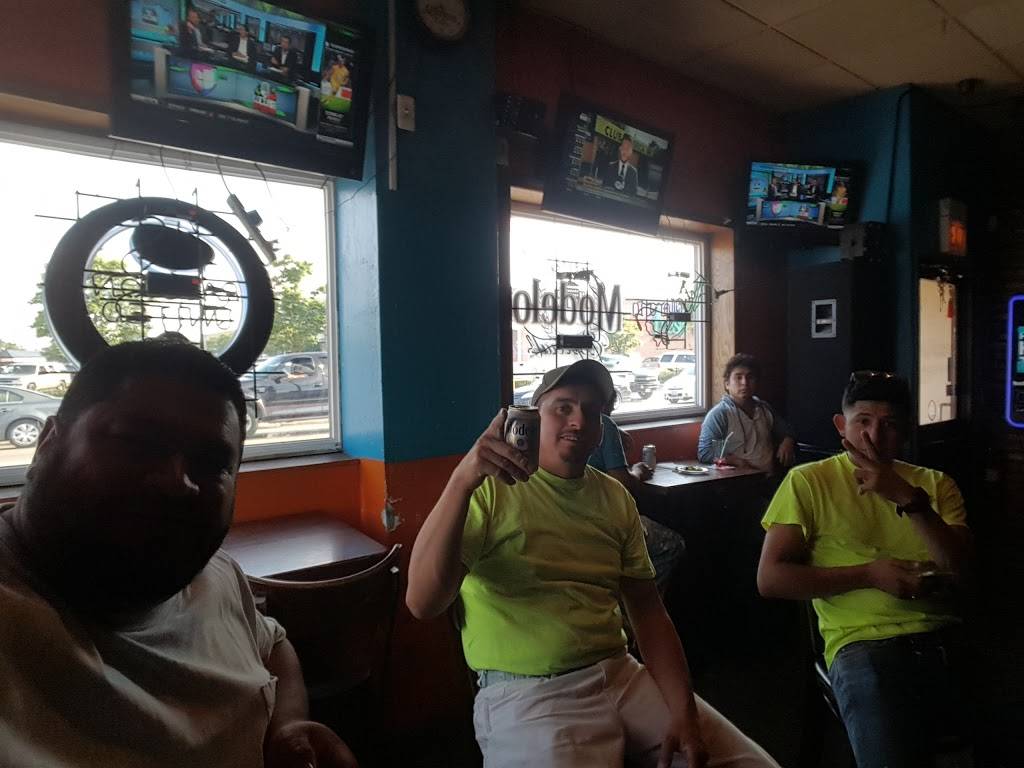 Raouls Bar & Grill | restaurant | 3214 W 47th St, Chicago, IL 60632, USA | 7738474379 OR +1 773-847-4379