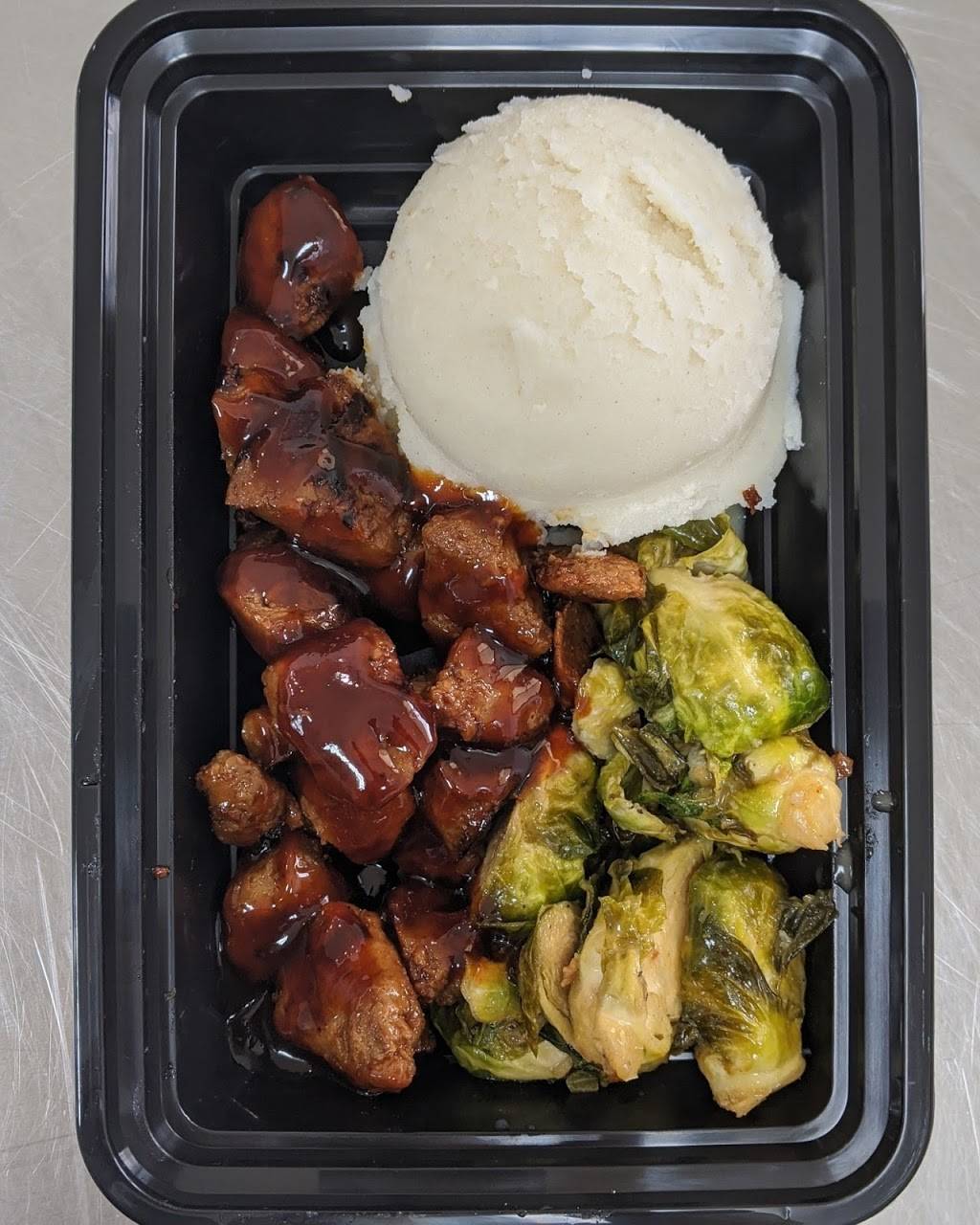 Under the Ground Blono | restaurant | 2 River Run, Downs, IL 61736, USA | 3092120333 OR +1 309-212-0333