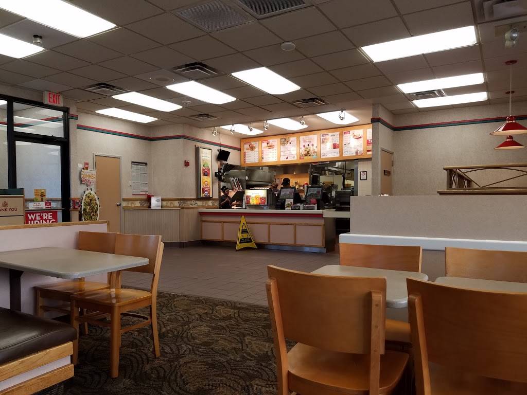 Wendys | restaurant | 1871 Golf Rd, Schaumburg, IL 60194, USA | 8478854563 OR +1 847-885-4563