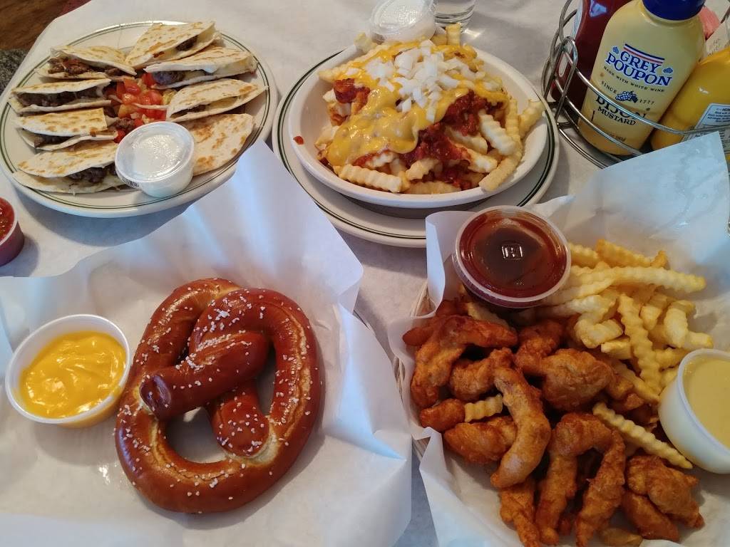 Crossroads Restaurant & Bar | restaurant | 20915 Park Ave, Mundelein, IL 60060, USA | 8479499009 OR +1 847-949-9009