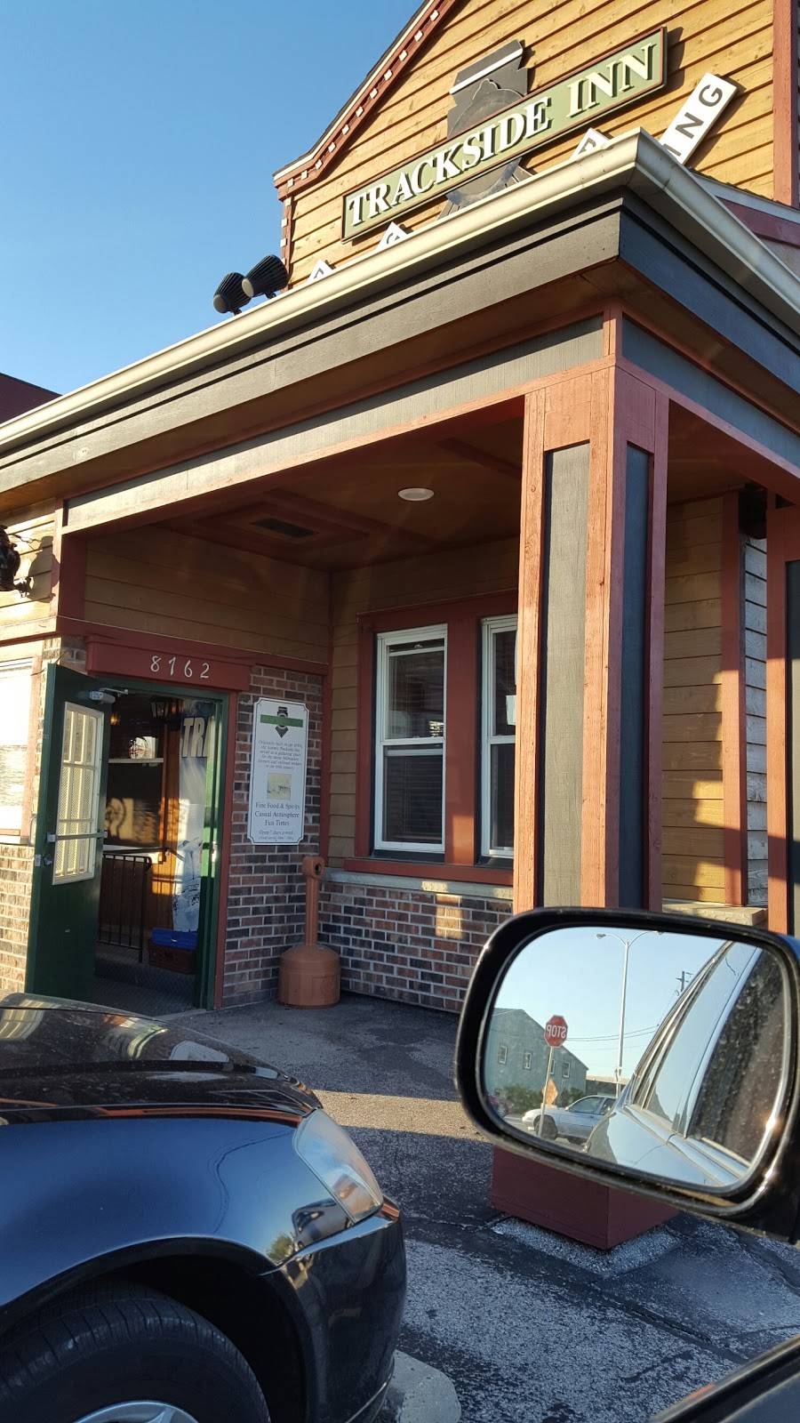 Batzlers Trackside Inn | restaurant | 8762 N Granville Rd, Milwaukee, WI 53224, USA | 4143545550 OR +1 414-354-5550