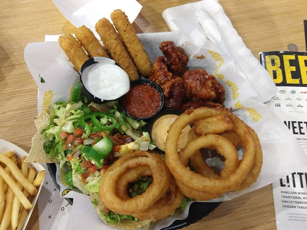 Buffalo Wild Wings | meal takeaway | 11401 NW 12th St Ste E526, Miami, FL 33172, USA | 3055132660 OR +1 305-513-2660