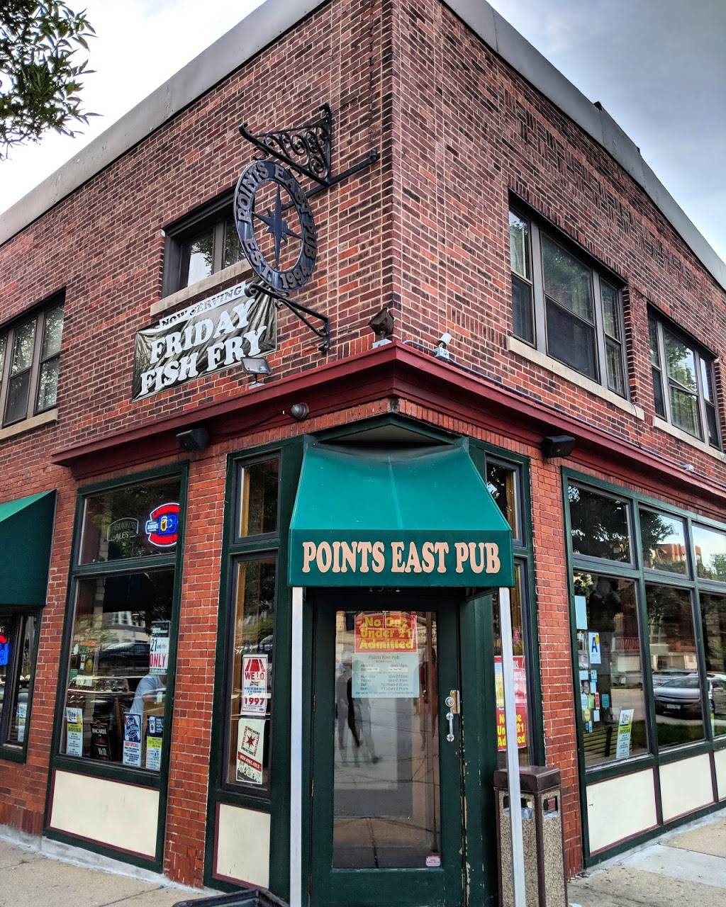 Points East Pub | restaurant | 1501 N Jackson St, Milwaukee, WI 53202, USA | 4142770122 OR +1 414-277-0122