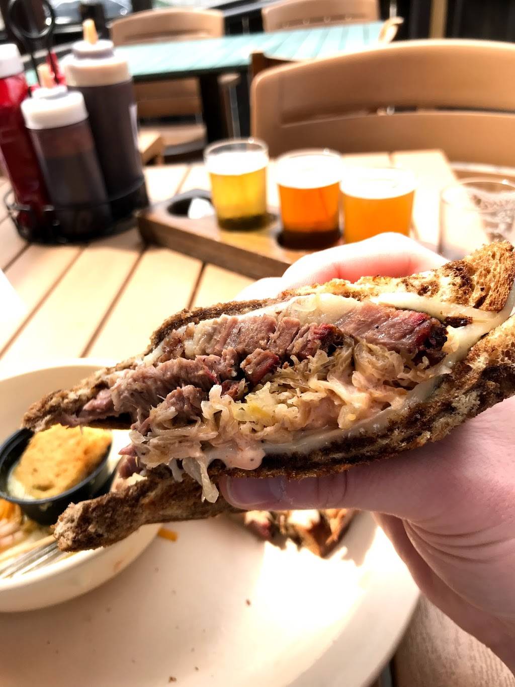 Uncle Billys Brewery & Smokehouse | restaurant | 1530 Barton Springs Rd, Austin, TX 78704, USA | 5124760100 OR +1 512-476-0100