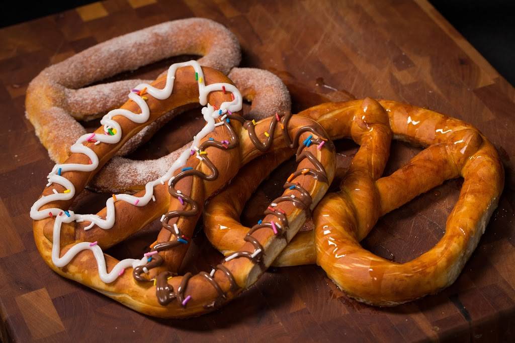 Mos Golden Pretzel | restaurant | 1 Promenade Cir Unit 155C, Thornhill, ON L4J 4P8, Canada | 9057075962 OR +1 905-707-5962