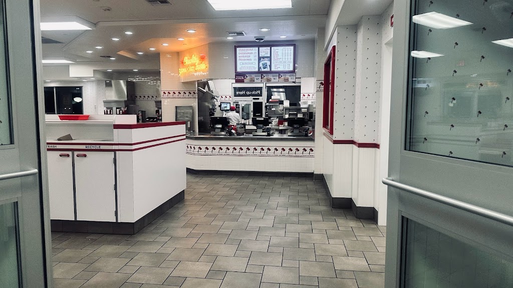 In-N-Out Burger | restaurant | 1810 Main Ct, Chula Vista, CA 91911, USA | 8007861000 OR +1 800-786-1000