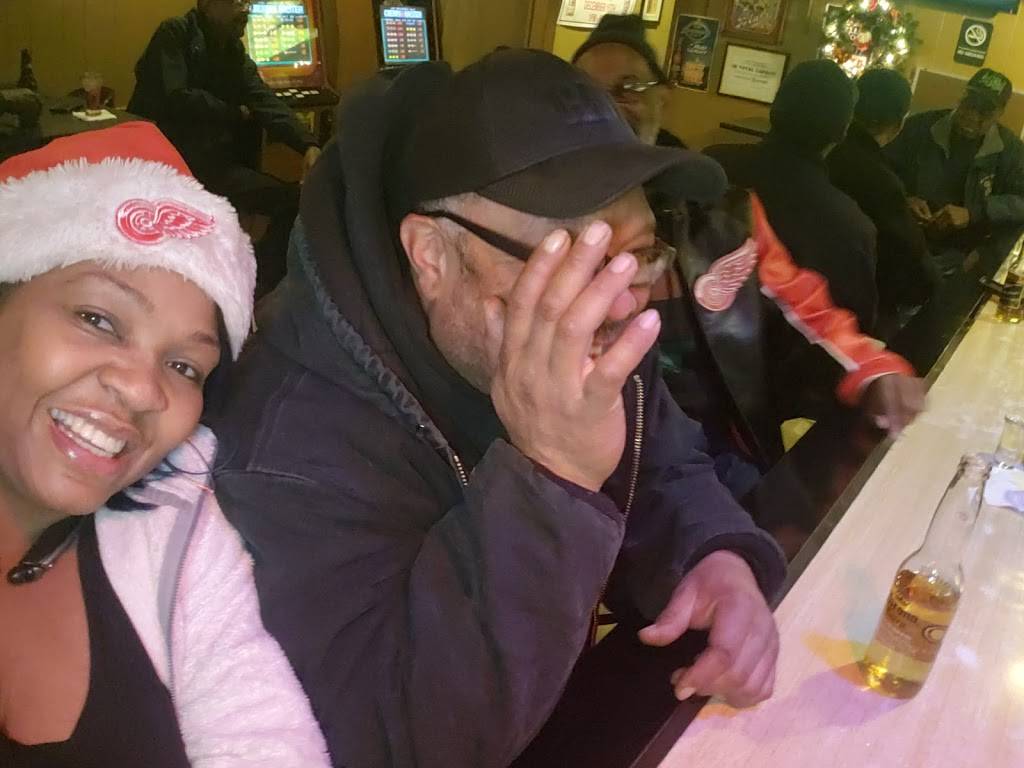 Vickies Bar & Grill | restaurant | 19205 Schoolcraft, Detroit, MI 48223, USA | 3132728997 OR +1 313-272-8997