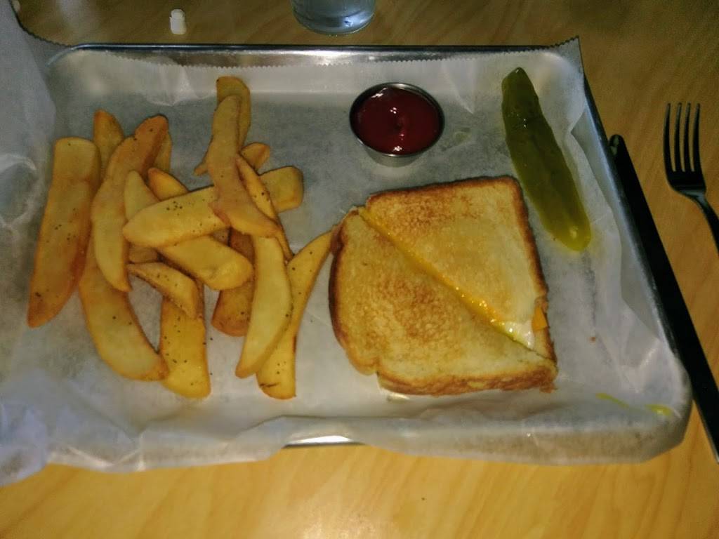 Coconut Cove Bar & Grill | restaurant | 11409 PR 37, Lakehills, TX 78063, USA | 8307514001 OR +1 830-751-4001