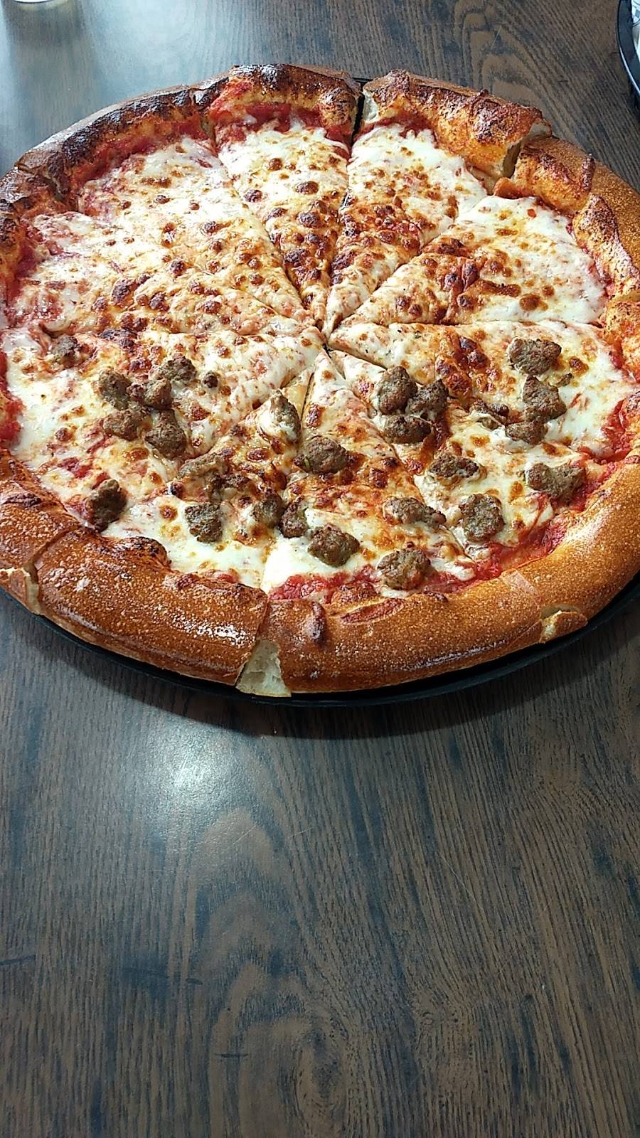 Mancinos Pizza & Grinders of Traverse City Chums Corner | restaurant | 841 US-31, Traverse City, MI 49685, USA | 2319434844 OR +1 231-943-4844