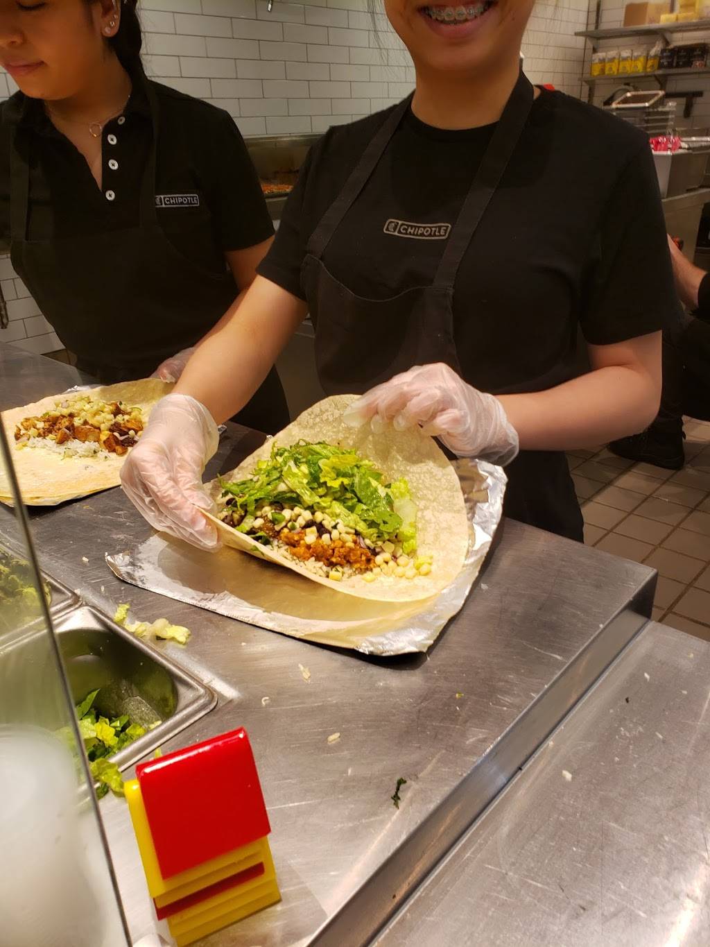 Chipotle Mexican Grill | restaurant | 2312 Whitehall Park Dr, Charlotte, NC 28273, USA | 7045040373 OR +1 704-504-0373