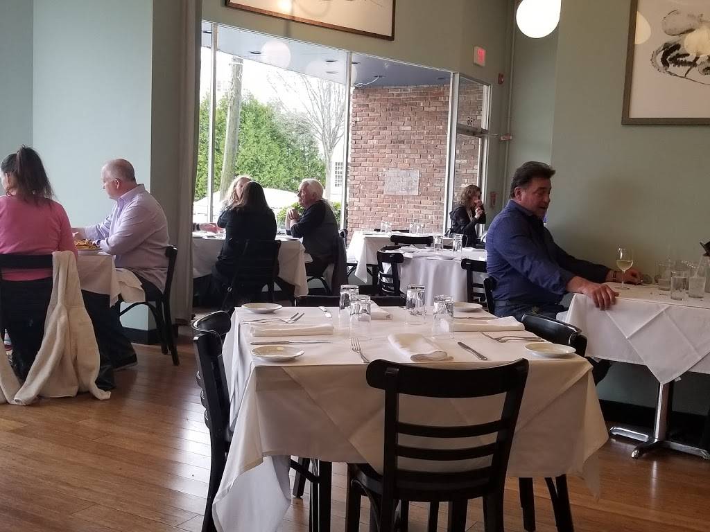 Noahs | restaurant | 136 Front St, Greenport, NY 11944, USA | 6314776720 OR +1 631-477-6720