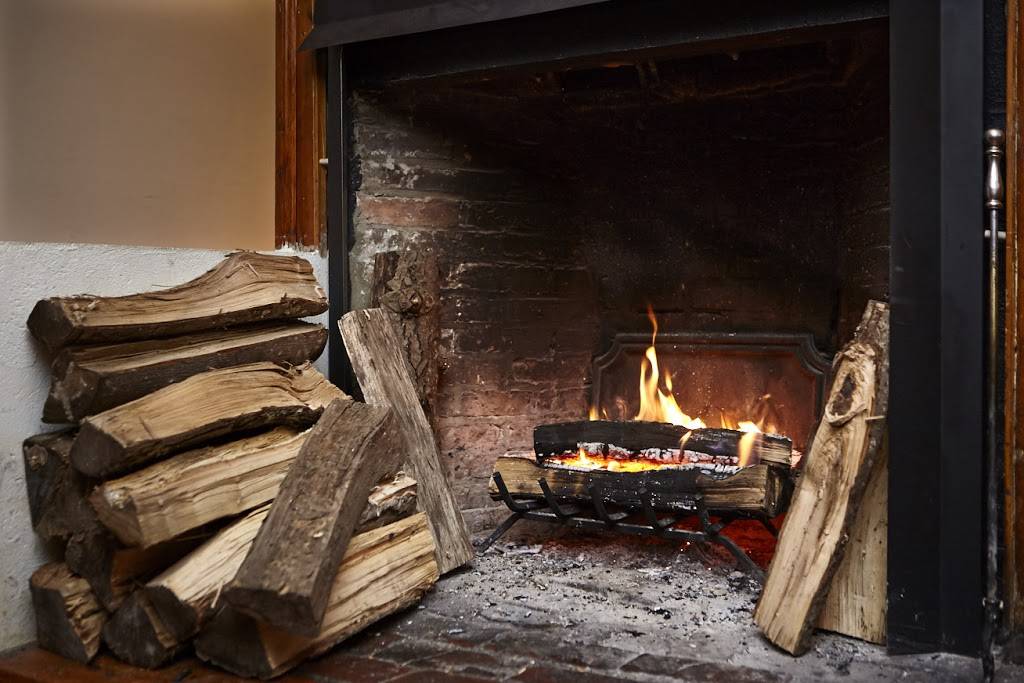 The Red House Restaurant | restaurant | 98 Winthrop St, Cambridge, MA 02138, USA | 6175760605 OR +1 617-576-0605