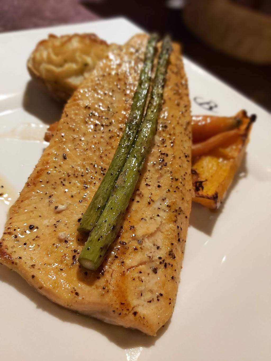 Bercs Steakhouse | restaurant | 186 Lansdowne St E, Peterborough, ON K9J 7N9, Canada | 7057453434 OR +1 705-745-3434