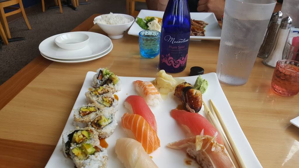 Tora Sushi Lounge | restaurant | 619 Broadway St, Seaside, OR 97138, USA | 5037385226 OR +1 503-738-5226