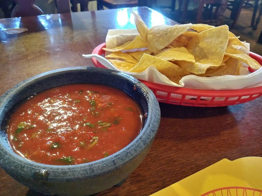 El Molinito | restaurant | 3675 W Ina Rd, Tucson, AZ 85741, USA | 5207441188 OR +1 520-744-1188