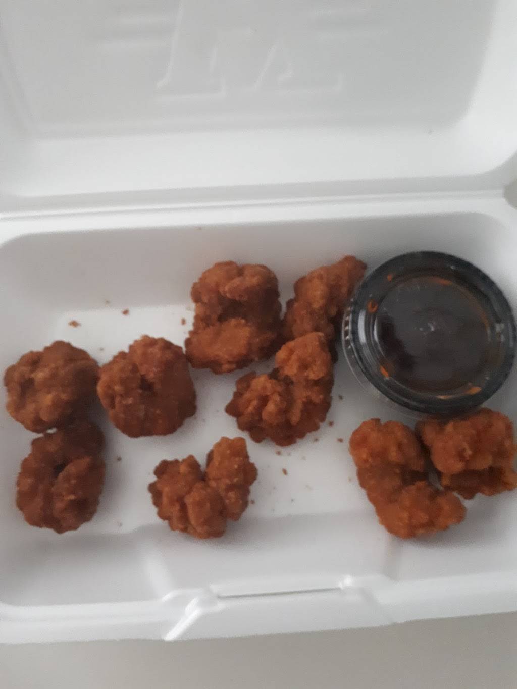 Wild Wing | restaurant | 4141 Dixie Rd, Mississauga, ON L4W 1V5, Canada | 2895212445 OR +1 289-521-2445