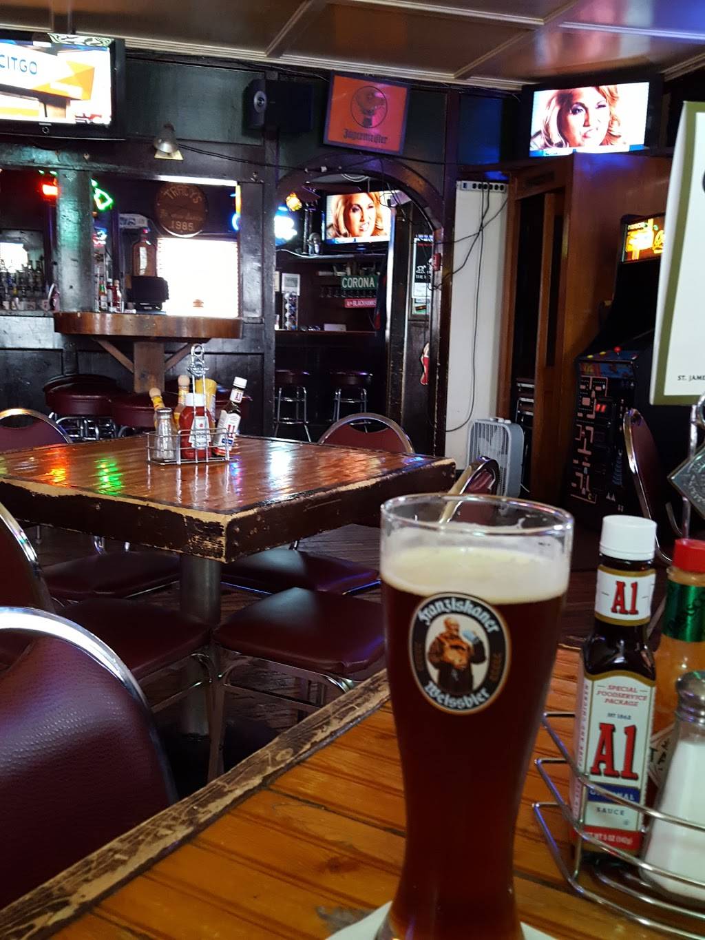 Tracys Tavern | restaurant | 401 55th St, Clarendon Hills, IL 60514, USA | 6306549451 OR +1 630-654-9451