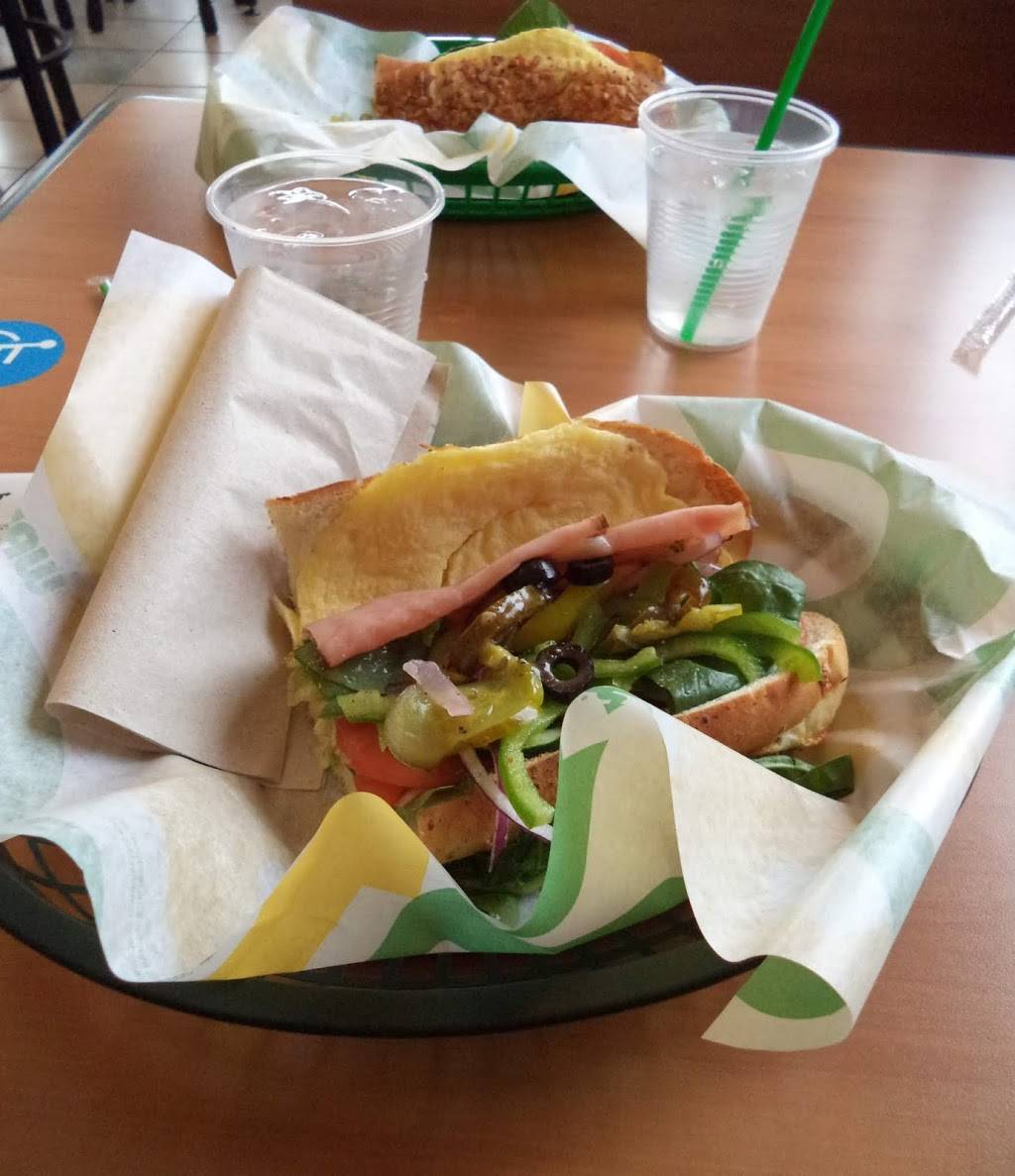 Subway | restaurant | 1404 N Walnut St, Colfax, IA 50054, USA | 5156740250 OR +1 515-674-0250