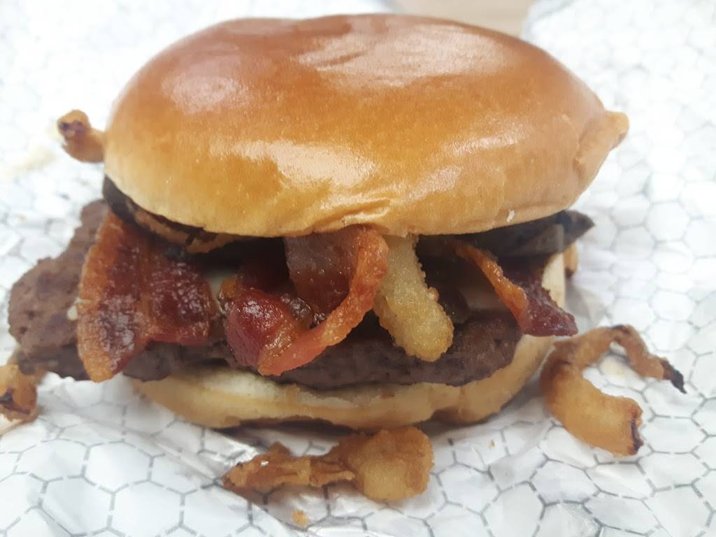 Wendys | restaurant | 900 Desserte Autoroute 13 Ouest, Laval, QC H7X 3S9, Canada | 4506899989 OR +1 450-689-9989