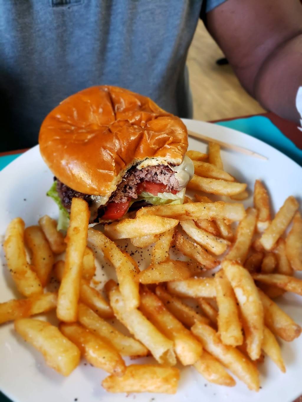 Oceanview Diner | restaurant | 1006 E Ocean View Ave, Norfolk, VA 23503, USA | 7578374287 OR +1 757-837-4287