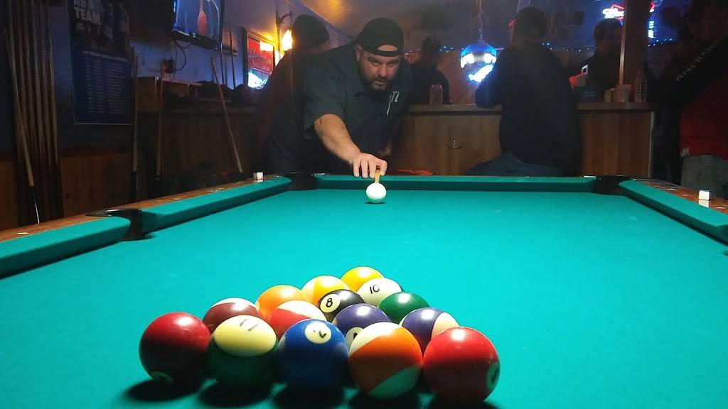 Waters Edge Bar & Grill | restaurant | 103 E Broadway St, Polk City, IA 50226, USA | 5159846888 OR +1 515-984-6888