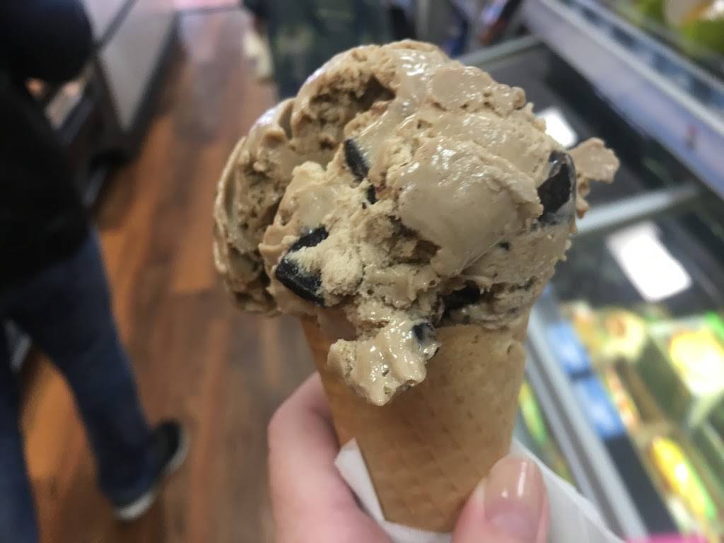 Braums Ice Cream & Burger Restaurant | restaurant | 1021 Holiday Dr, Ardmore, OK 73401, USA | 5802262330 OR +1 580-226-2330