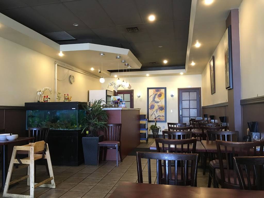 Pho Saigon | restaurant | 16925 Yonge St, Newmarket, ON L3Y 5Y1, Canada | 9058303488 OR +1 905-830-3488