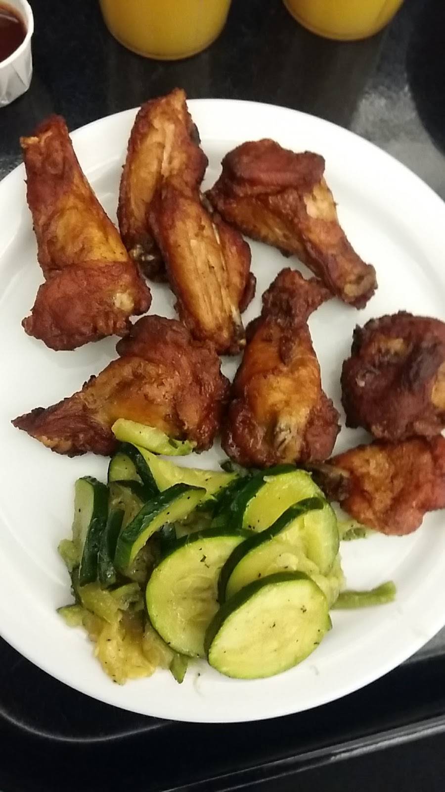 Bistro La Trinquette | restaurant | 290 Rue Champlain, Saint-Jean-sur-Richelieu, QC J3B 6W2, Canada | 4503491811 OR +1 450-349-1811