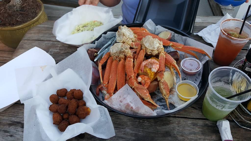 Flying Fish Bar & Grill | restaurant | 7906 US-80, Savannah, GA 31410, USA | 9128972009 OR +1 912-897-2009