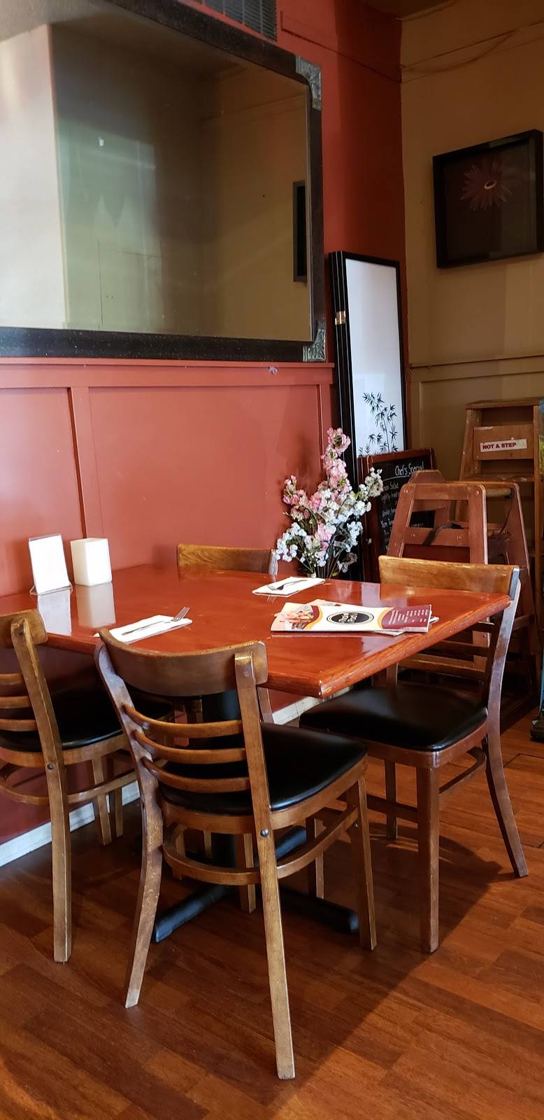 Thai Pod | restaurant | 2015 NE Broadway St, Portland, OR 97212, USA | 5034931122 OR +1 503-493-1122