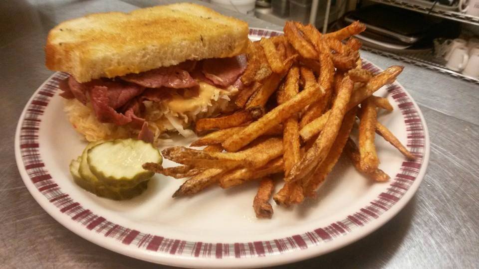 The Hideaway | restaurant | 107 W Mill St #9776, Chaseburg, WI 54621, USA | 6084832777 OR +1 608-483-2777