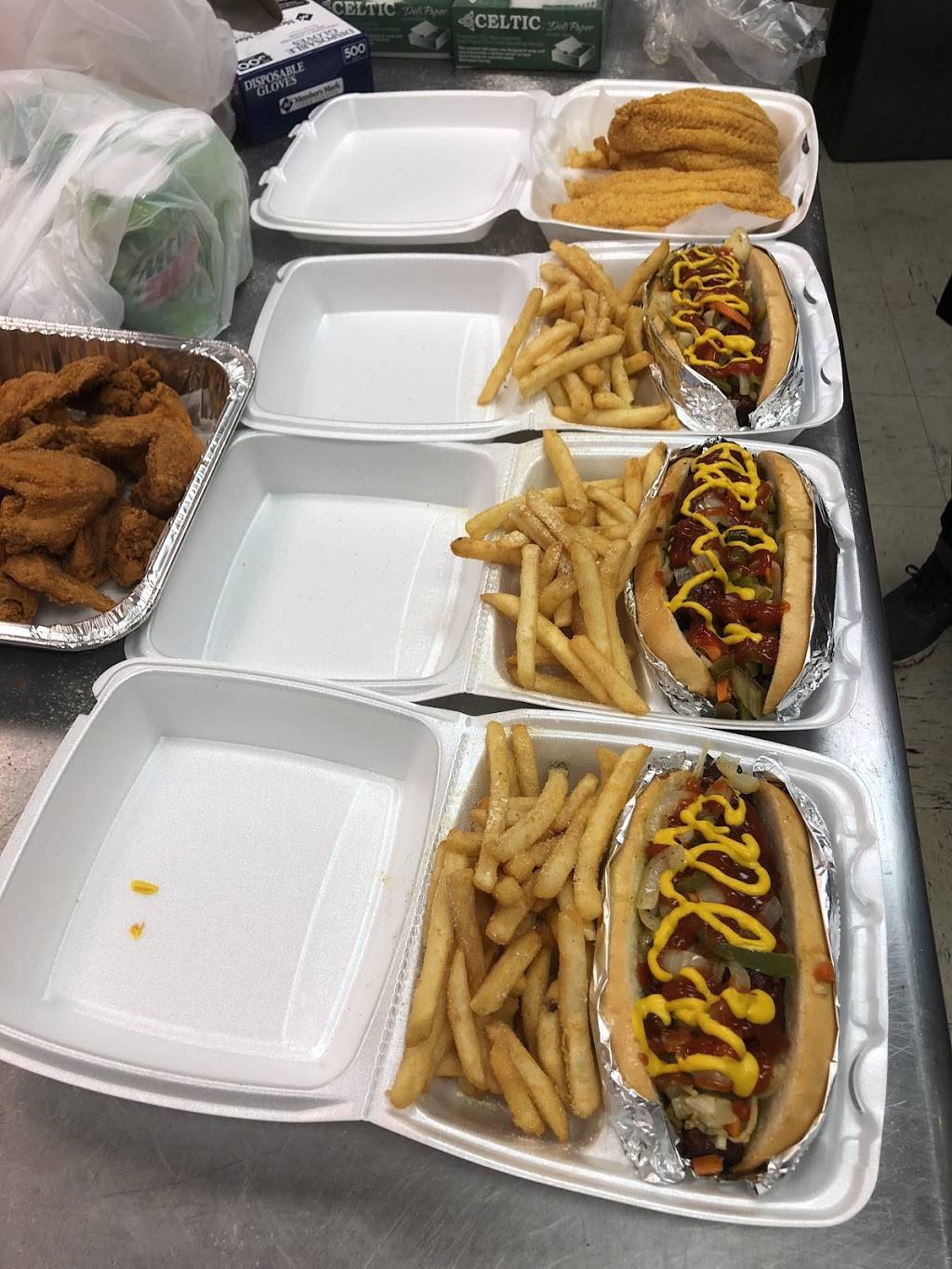 JJ Fish Chicken & Gyros | restaurant | 203 E 30th St, Indianapolis, IN 46205, USA | 3174263695 OR +1 317-426-3695