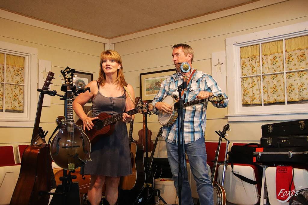 Crooked Road General Store | restaurant | 6292 Gate City Hwy, Bristol, VA 24202, USA | 2766449958 OR +1 276-644-9958