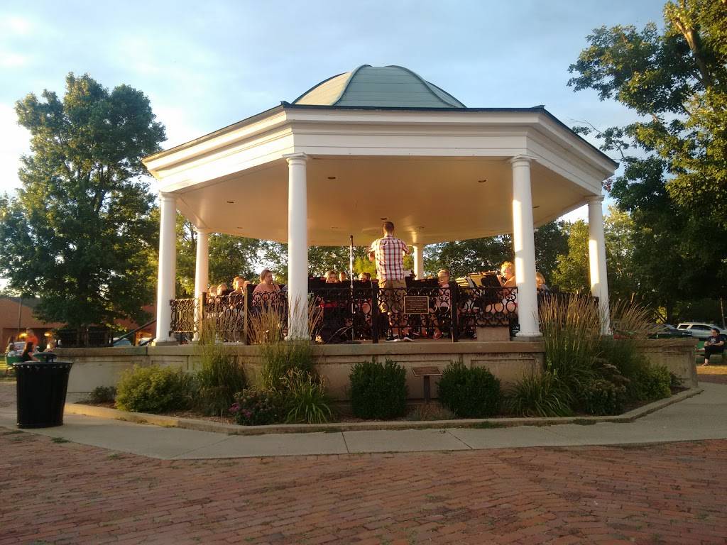 Uptown Cafe | restaurant | 110 N Magnolia St, Elmwood, IL 61529, USA | 3097424500 OR +1 309-742-4500