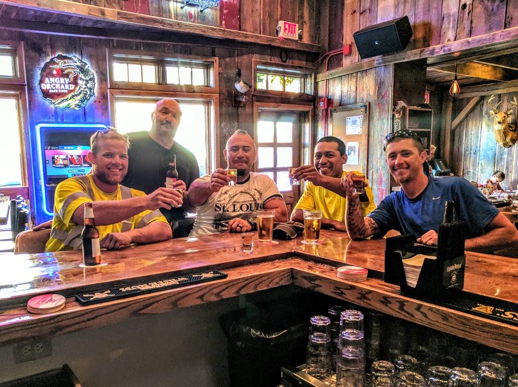 Nikos Pointers Saloon | restaurant | 106 S State St, Marengo, IL 60152, USA | 8155687955 OR +1 815-568-7955