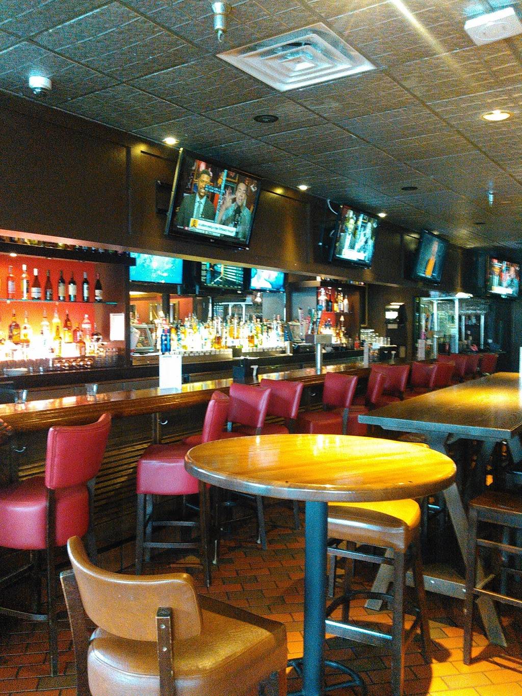 TGI Fridays | restaurant | 13237 Worth Ave, Woodbridge, VA 22192, USA | 7034920090 OR +1 703-492-0090