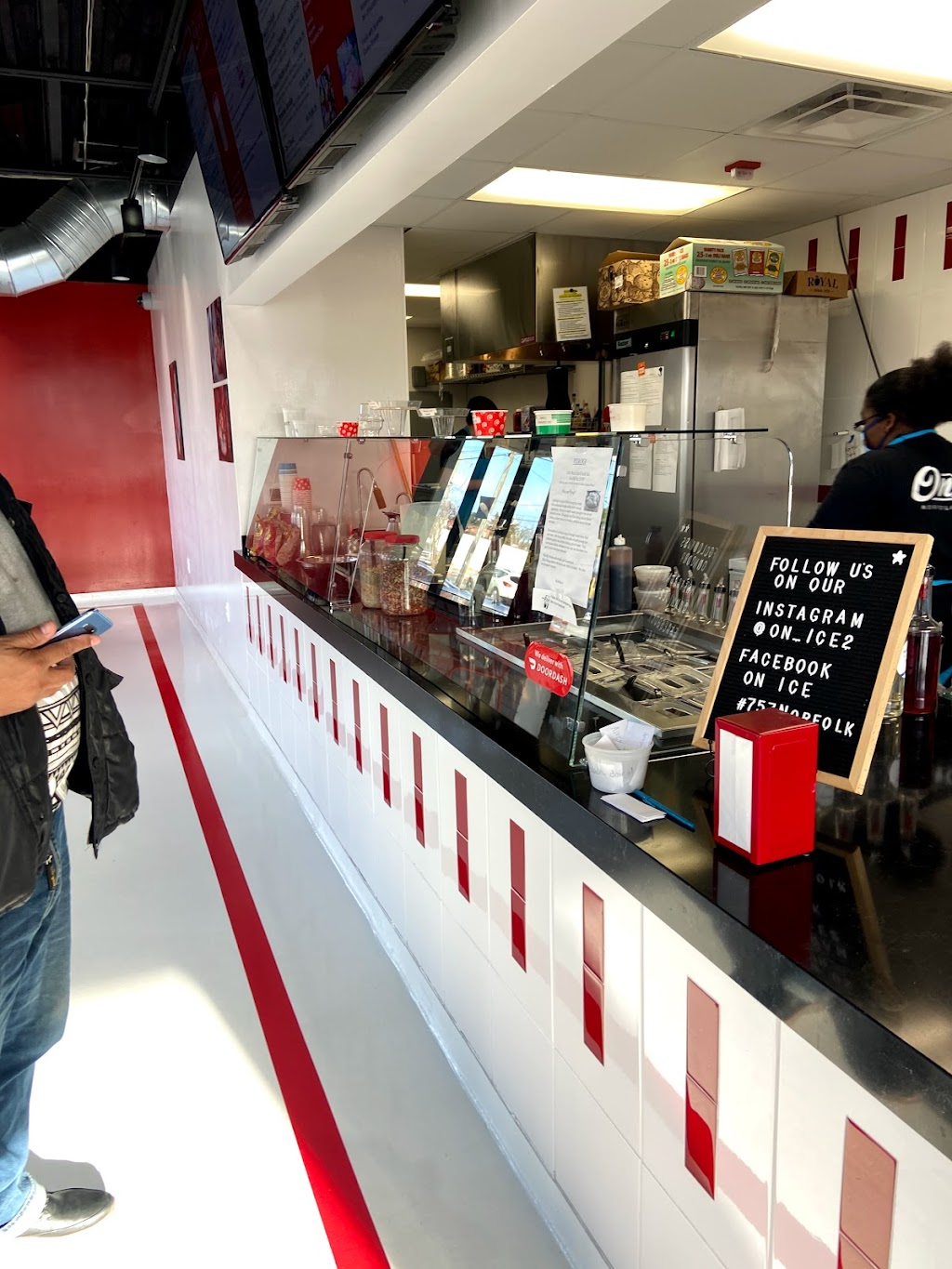 On Ice | restaurant | 1101 W Little Creek Rd Unit A, Norfolk, VA 23505, USA | 7579378147 OR +1 757-937-8147